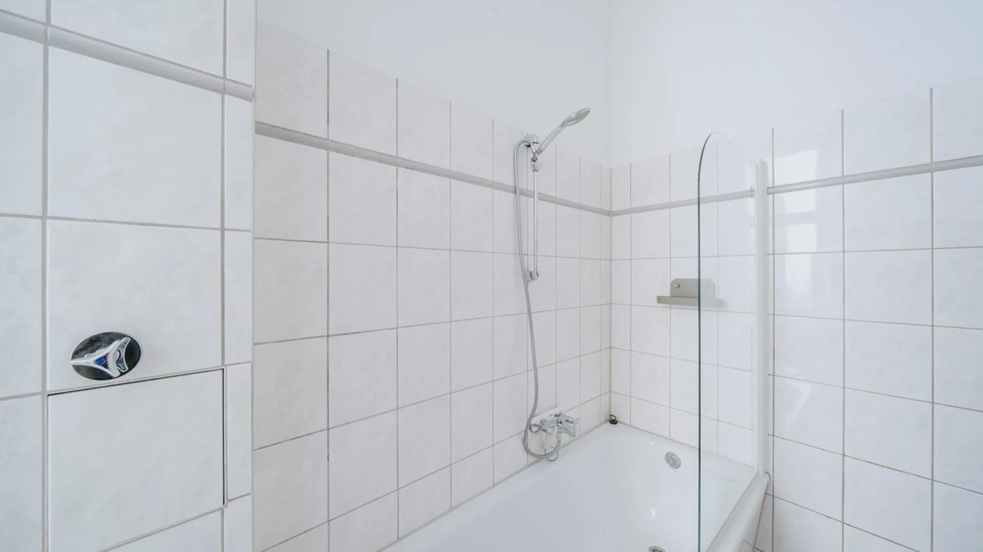 Homely Berlin - City Center, Modern, Historical, Near Park 0*,  Duitsland